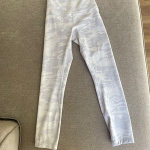 Wunder under size 4 inseam 23